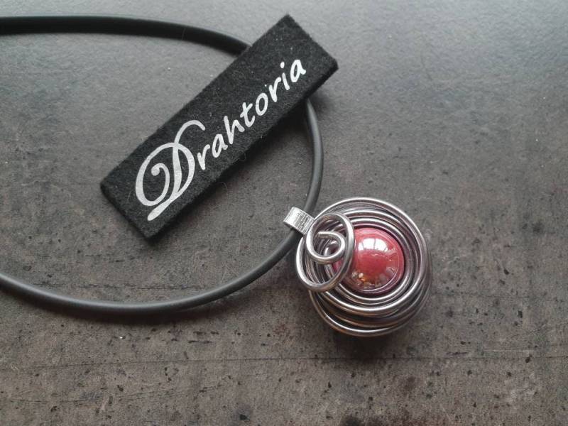 Drahtoria Klassisch Edel ... Aludraht Anhänger Antiksilber Perle Aus Keramik Schwedenrot Rot Glänzend von Drahtoria