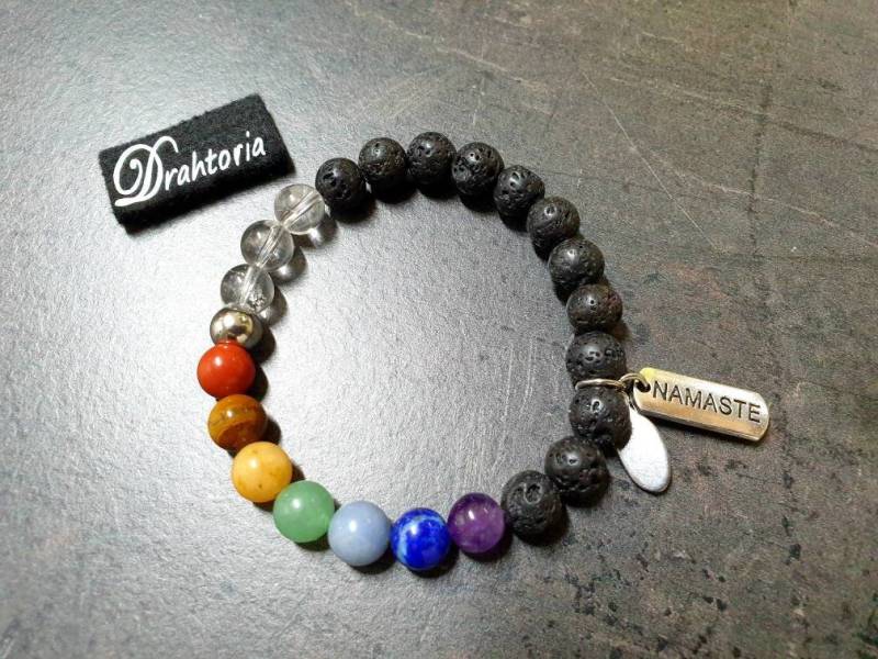 Drahtoria Regenbogen Armband Leuchtend Bunt Mit Lavaperlen Armkette Armreif Chakra Om Esoterik Lava Natutstein Heilstein Edelstein von Drahtoria