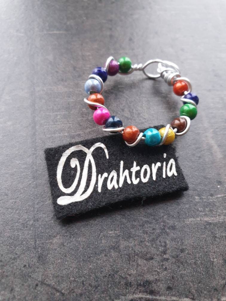 Drahtoria Statement Daumenring Aus Aludraht Mit Leuchtenden Perlen Draht in Silber O. Gold von Drahtoria