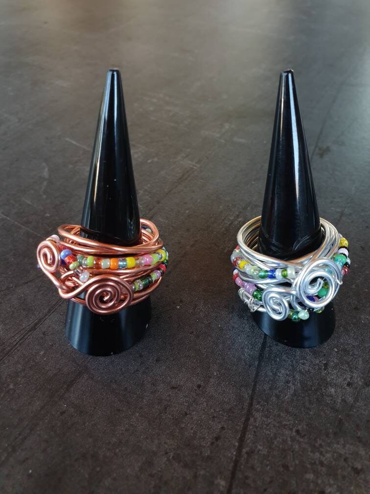 Drahtoria Statement - Ring Aludraht Mit Mini Perlen Aus Glas in Kombination ...toller Hingucker Farblich Passend Überall von Drahtoria