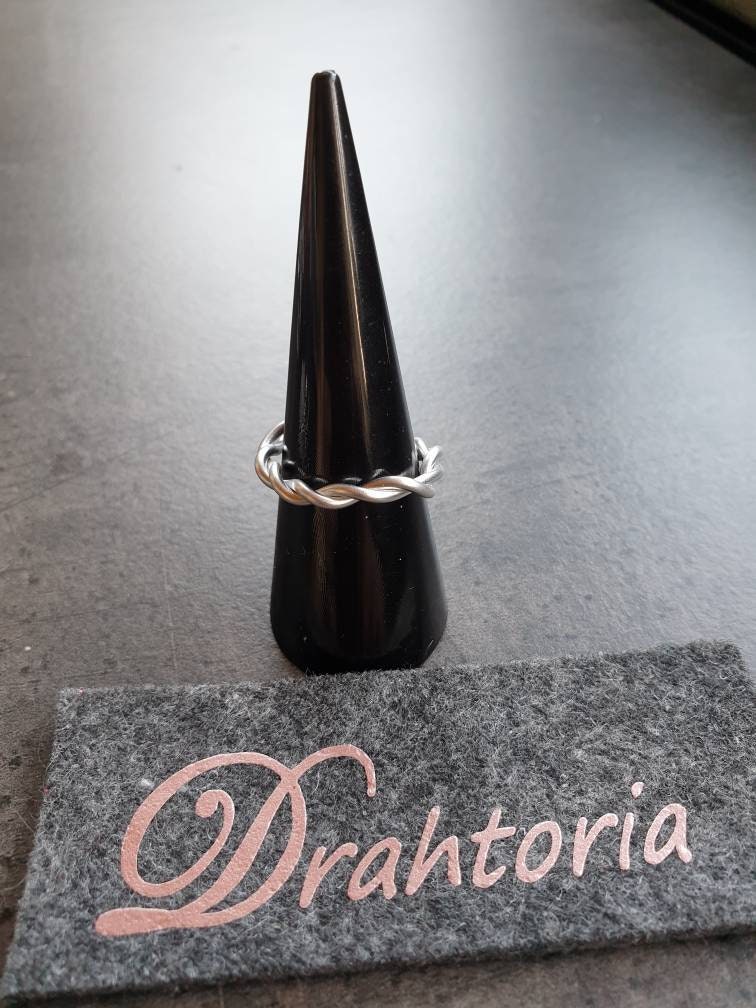 Drahtoria Zarter Ring Aus Aludraht Gedreht Schlicht Silber Oder Helles Gold Auch Als Daumenring Unikat von Drahtoria