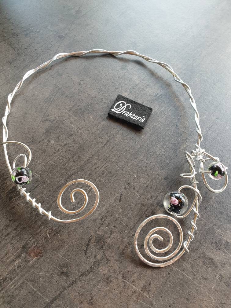 Edle Halsspange Collier Aus Aludraht Vom Schmucklabel Drahtoria von Drahtoria
