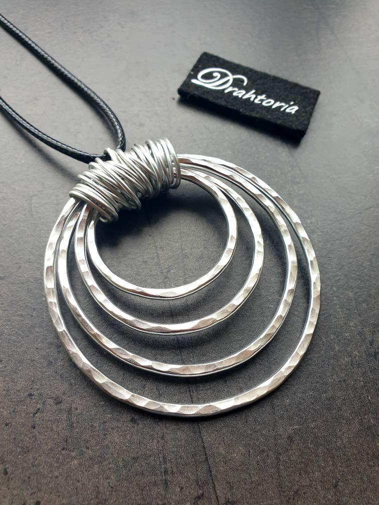 Edle Statement Kette Aus Aludraht Am Band Vom Schmucklabel Drahtoria von Drahtoria