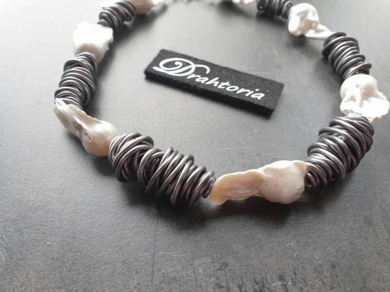 Edle Statement - Kette Mit Barockperlen Von Drahtoria von Drahtoria