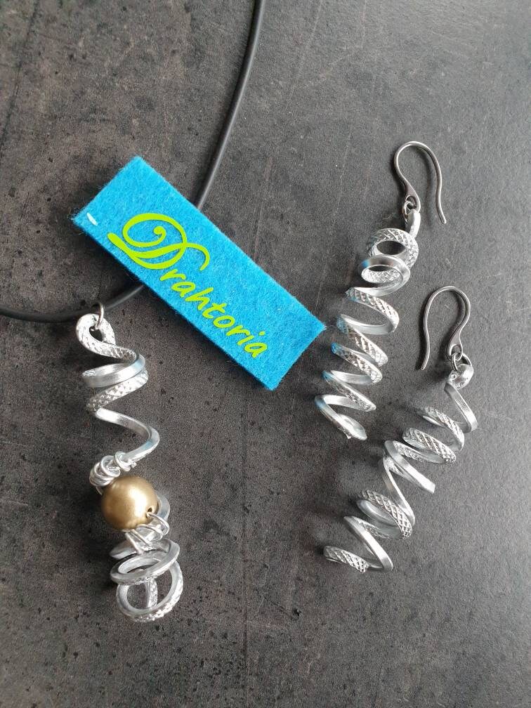 Edles Set Kette + Ohrhänger Aludraht Edelstahl Perle Acryl Gold Silber Von Drahtoria von Drahtoria