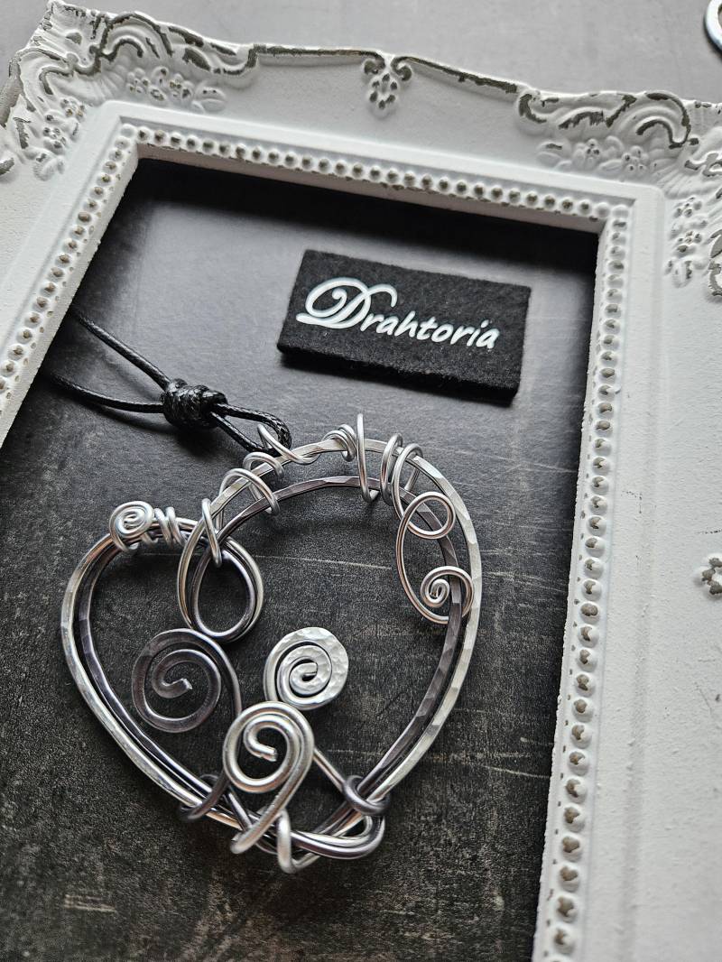 Edles Statement - Herz Aus Aludraht Drahtschmuck Vom Schmucklabel Drahtoria von Drahtoria