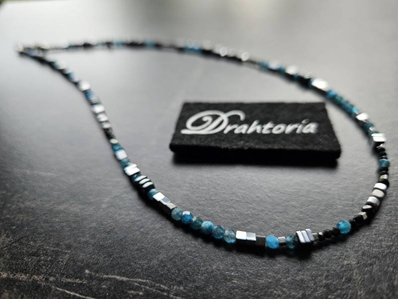 Feine Kette Mit Apatit, Spinell Und Hämatit Vom Schmucklabel Drahtoria von Drahtoria