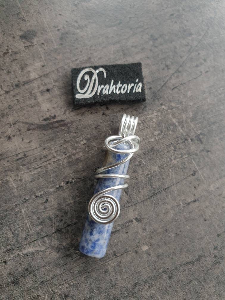 Lapislazuli - Heilstein Anhänger Mit Aludraht Von Drahtoria von Drahtoria