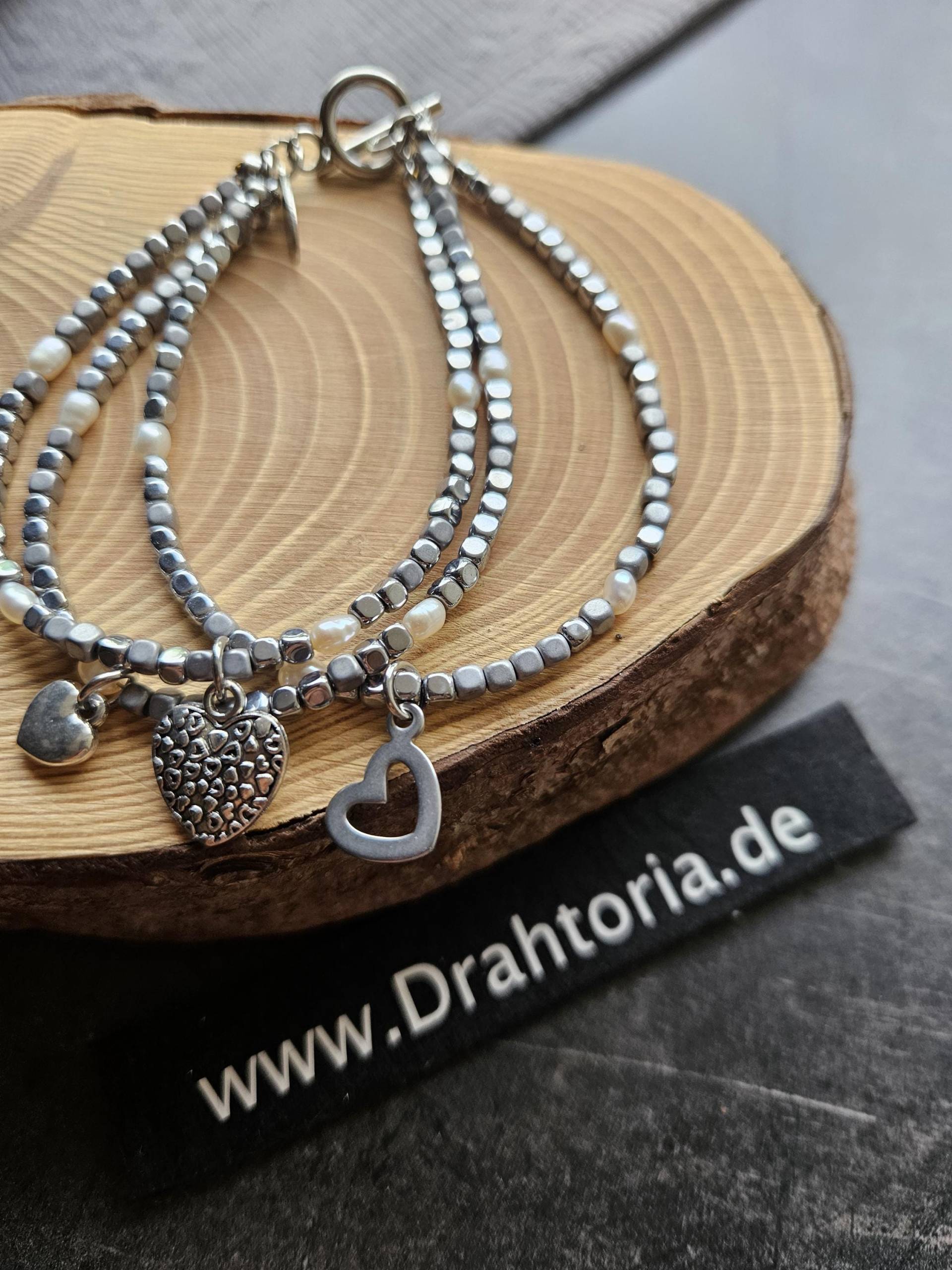 Mehrsträngiges Armband Hämatit + Süßwasserperlen Vom Schmucklabel Drahtoria von Drahtoria