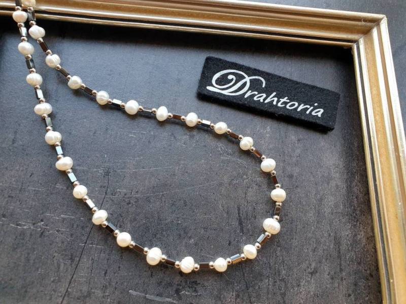 Perlenkette Mit Süßwasserperlen, Hämatit Und Edelstahl Von Drahtoria von Drahtoria
