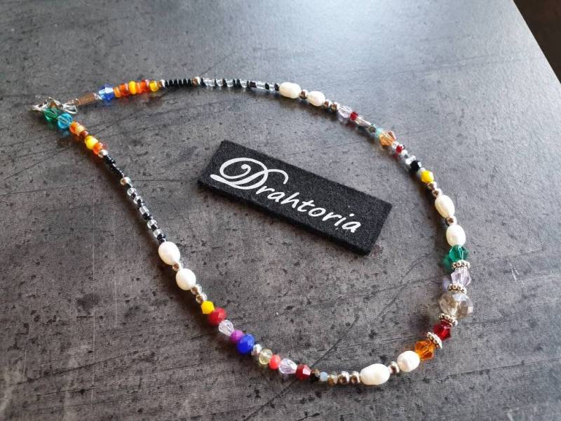 Wunderschöne Rocailles - Perlenkette Mit Süßwasserperlen Kristall Und Edelstahl Von Drahtoria von Drahtoria