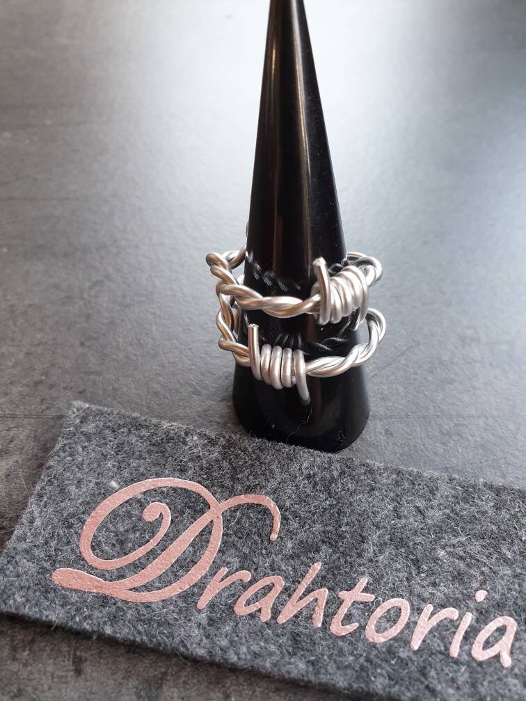 stacheldraht - Ring Aus Aludraht Unikat Doppelring Auch Als Daumenring Vom Schmucklabel Drahtoria von Drahtoria
