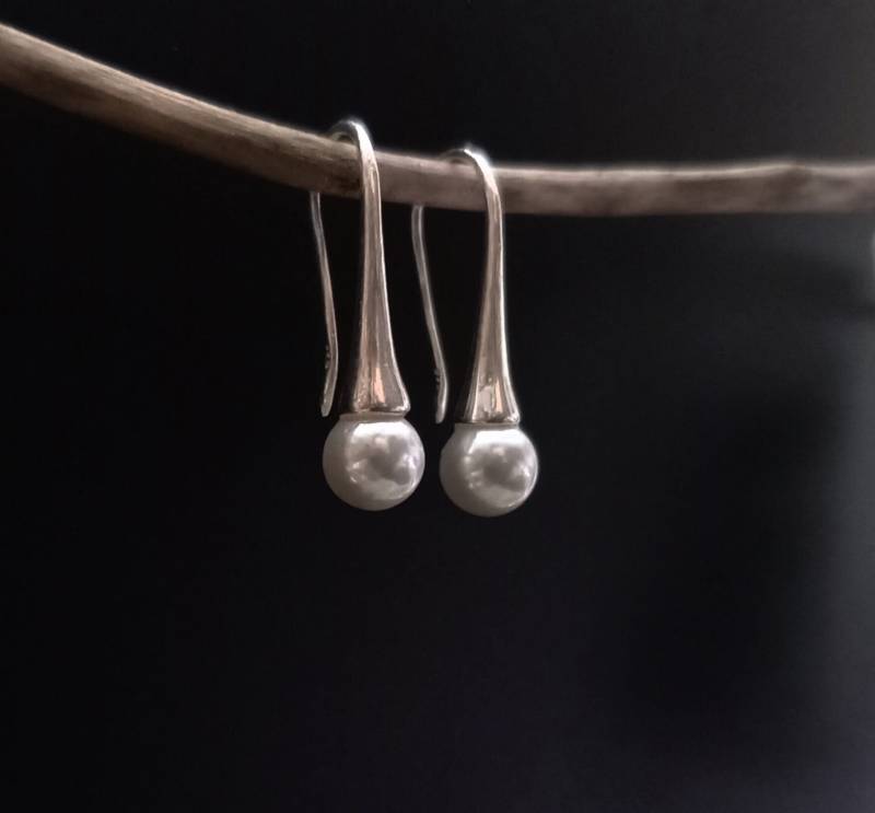 Silber Ohrringe. Weiße Süßwasserperle von Drahtseil