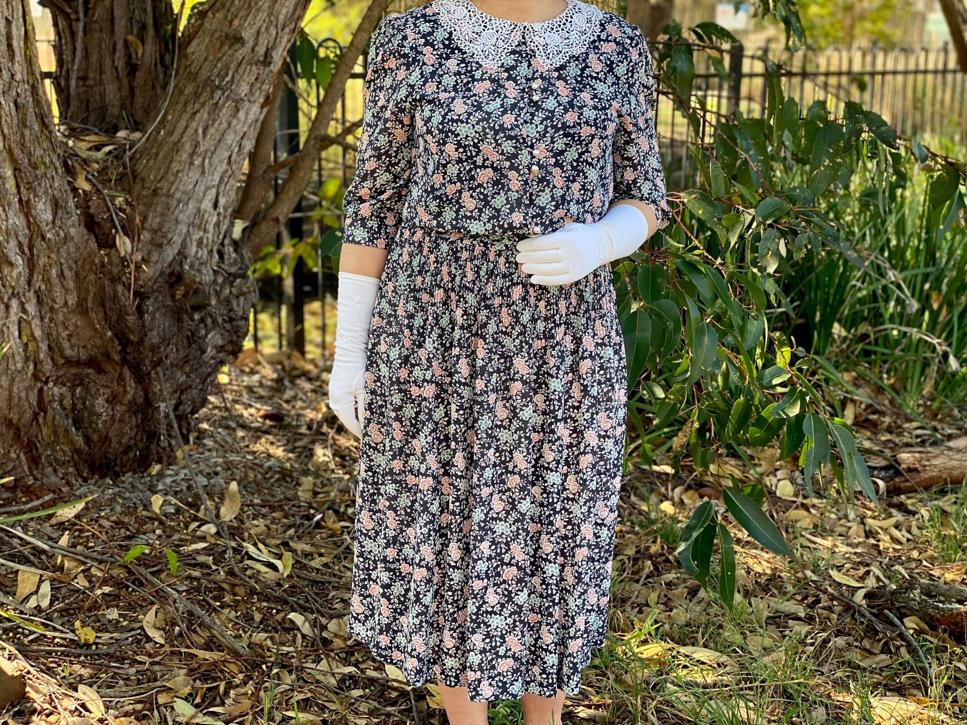 Dolina Vintage 1980Er Jahre Blumen Muster Kleid Mit Tiefer Taille Dolina Vintage 1980Er Jahre Blumen Muster Kleid Mit Tiefer Taille von DraughtOfVintage