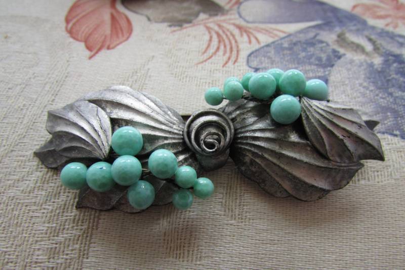Art-Deco-Brosche, Türkis Trauben Motiv, 1920-1930 von DreamAVintage