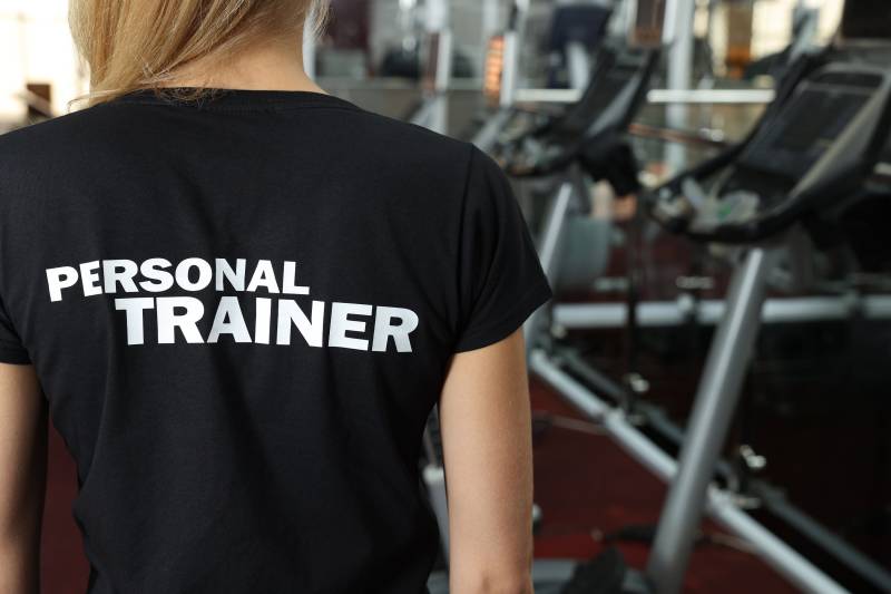 Personal Trainer Schwarz Workout T-Shirt, Gym Grafik Gewichtheben Shirt, Fitnesstrainer, Gewichtheber, Sport T-Shirt von DreamBiGStudioShop