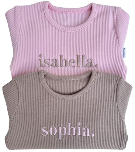 DreamBuy Passende Familien-Pyjama-Set – Personalisierte Geschenke für Mädchen, Jungen & Erwachsene – Weihnachts-PJs für Eltern, Großeltern & Neugeborene (XXL, Personalisiert Samt Mokka) von DreamBuy