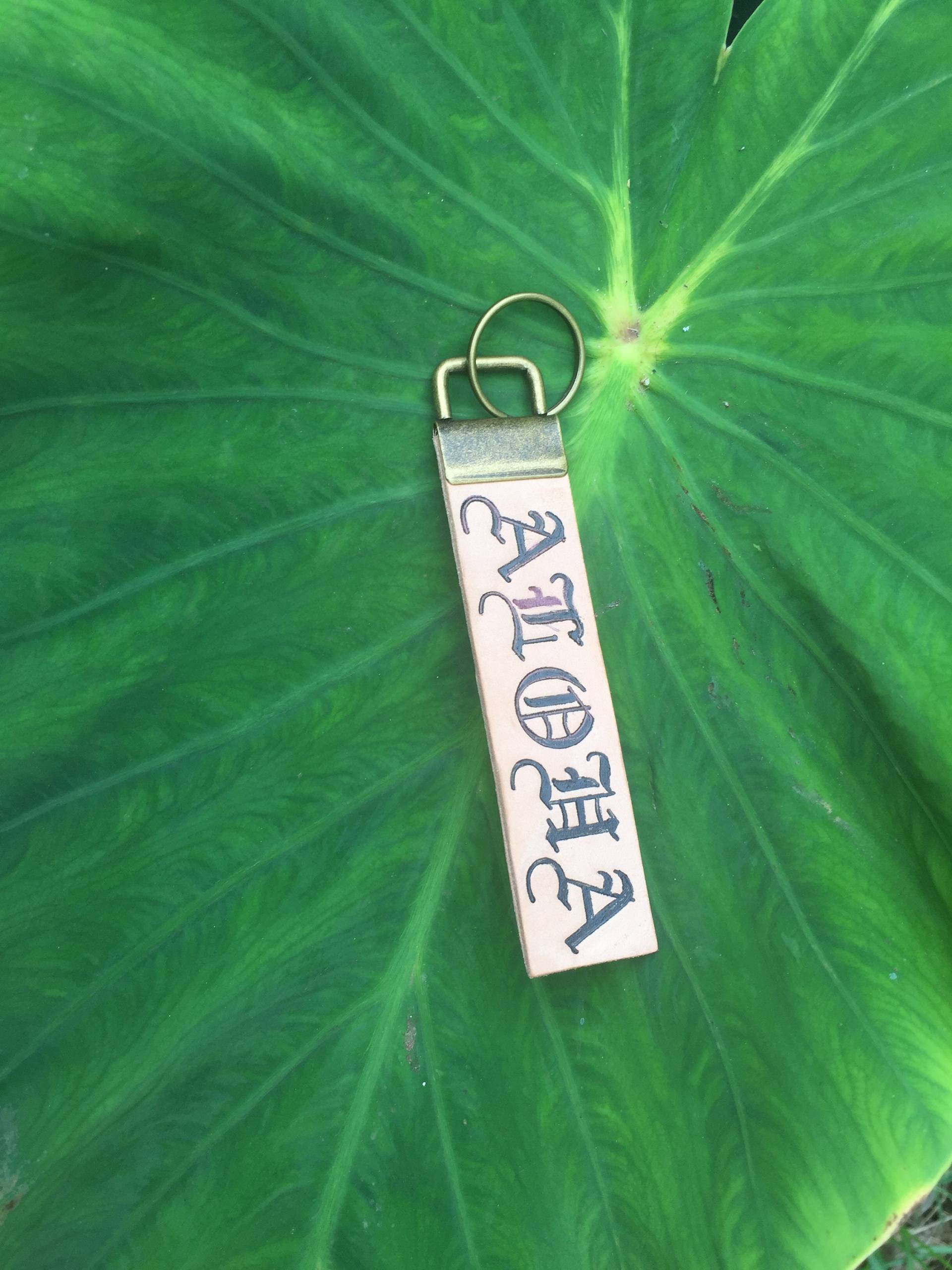 Oben Grain Leder Aloha Schlüsselanhänger Oben Grain Leder Aloha Schlüsselanhänger von DreamCityDesignz