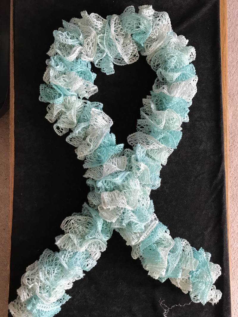 Aqua Rüschenschal von DreamCreateEnjoyArt