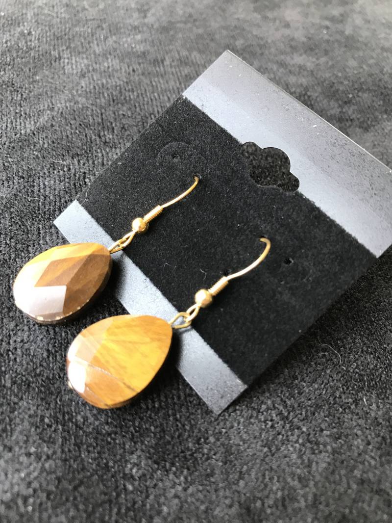 Braun Teardropohrringe von DreamCreateEnjoyArt