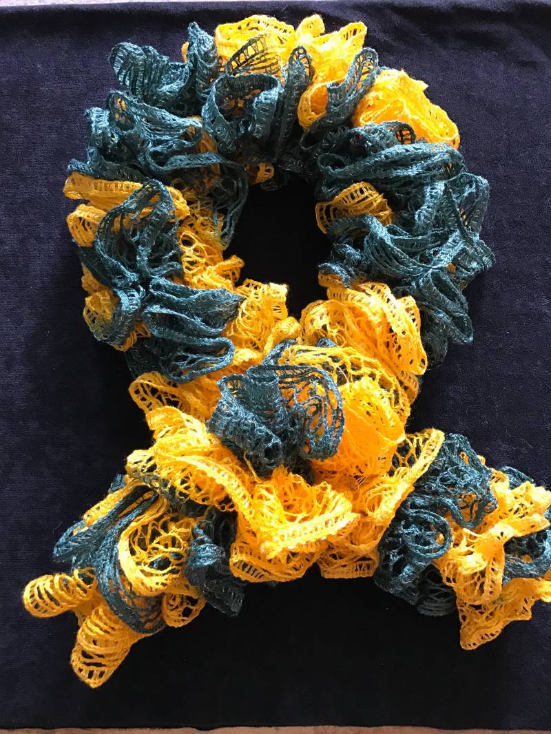 Grün & Gelb Rüschenschal von DreamCreateEnjoyArt