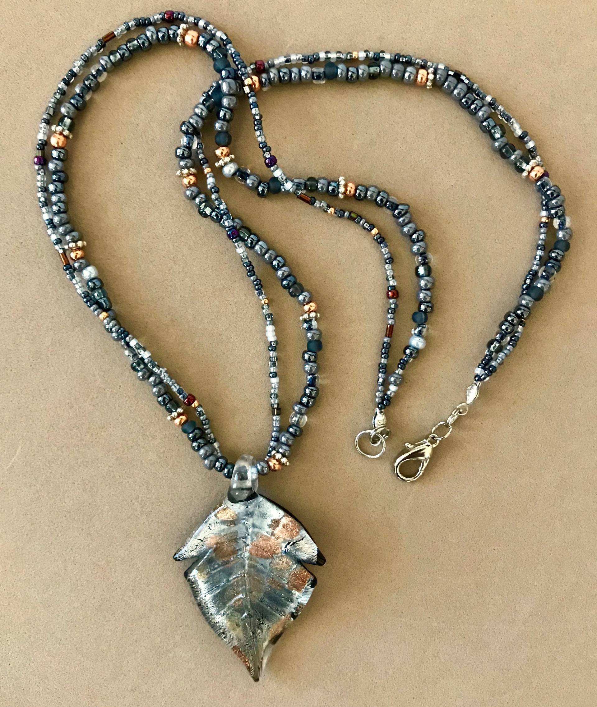 Blatt Halskette Aus Kupfer Und Grauem Glas von DreamDazzles