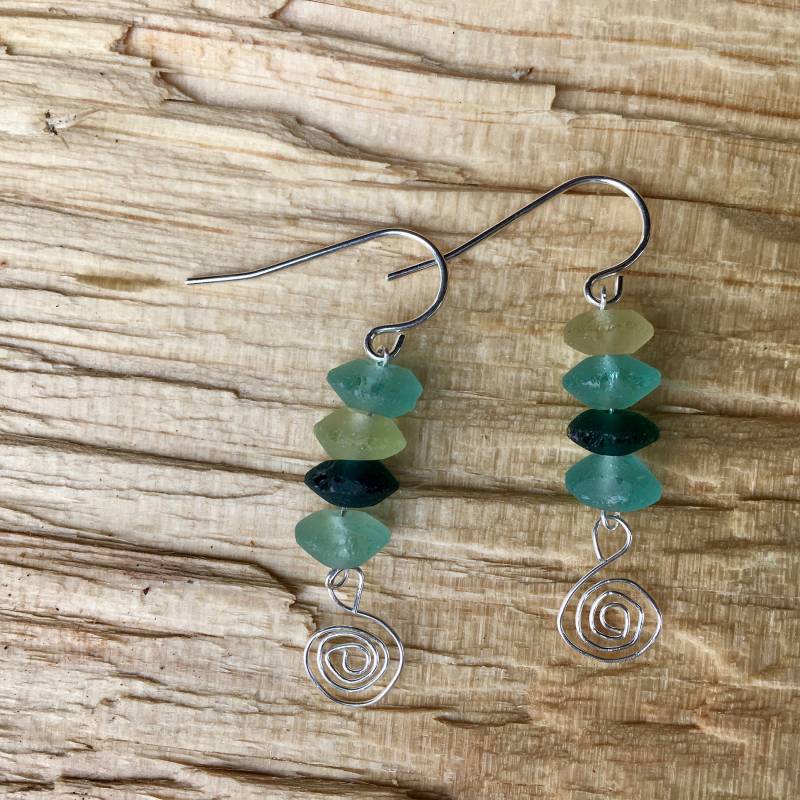sterling Silber Ohrringe Mit Gebogenen Afghanistan Glasperlen von DreamGardenStudio