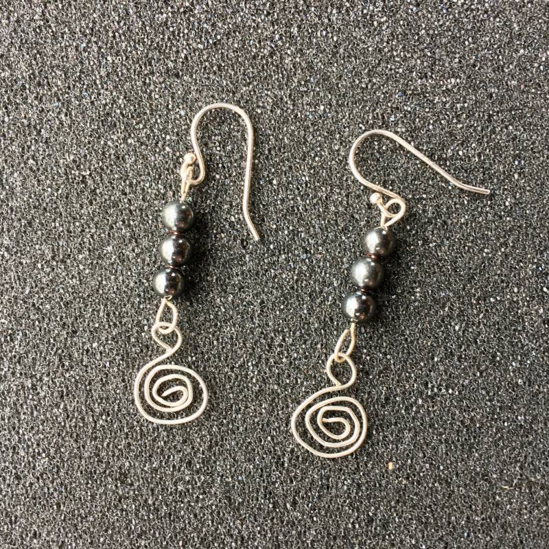 sterling Silber Ohrringe Mit Hämatit Perlen von DreamGardenStudio