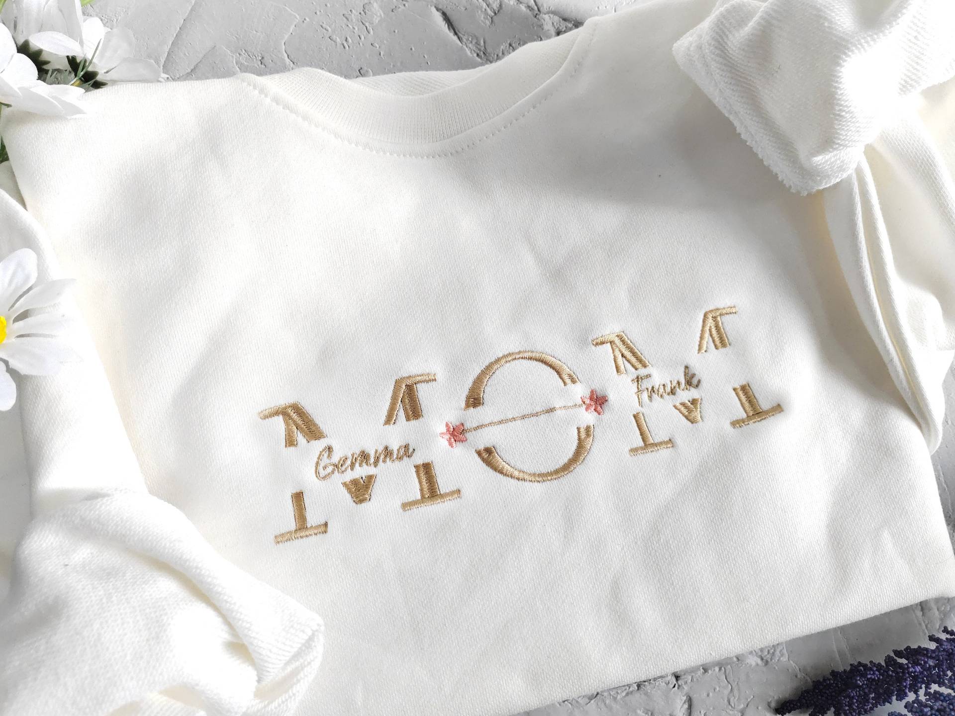 Mama Bestickt Sweatshirt, Crewneck Mit Namen, Pullover, Muttertagshemd, Geschenk Für von DreamLakeStudioAU