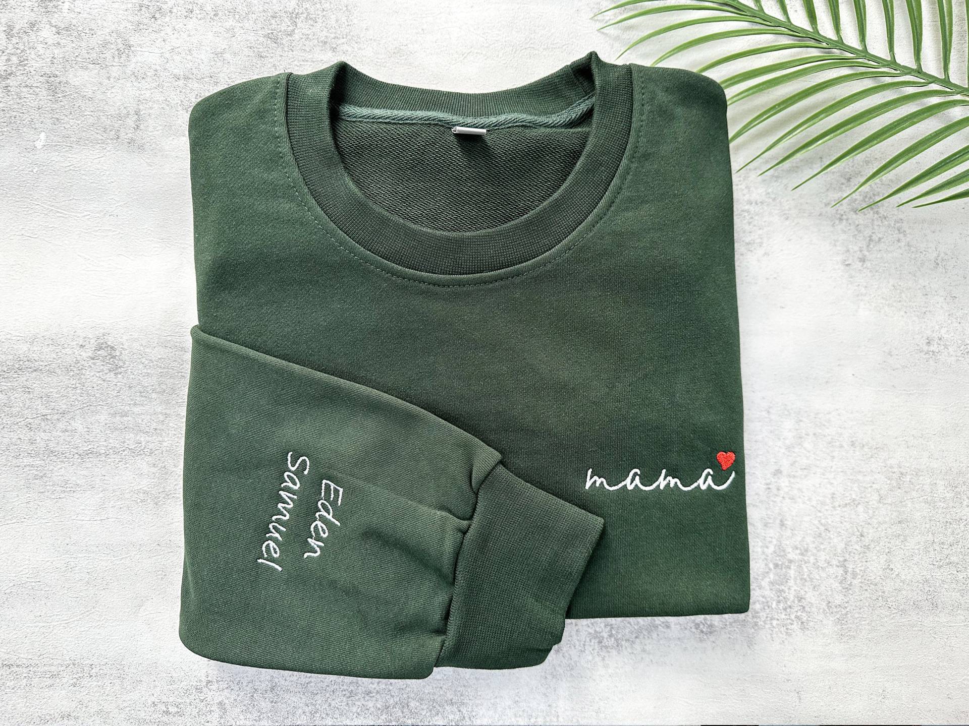 Personalisierte Bestickte Mama Sweatshirt Mit Kindernamen Auf Ärmel, Benutzerdefinierte Stickerei Crewneck, Geschenk Für Neue Mutter von DreamLakeStudioAU