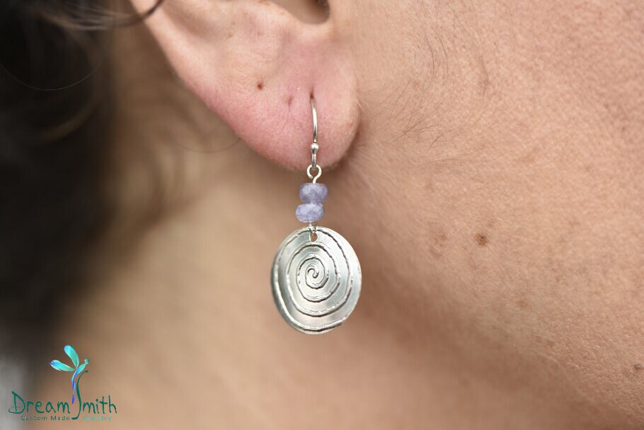 925 Silber Ohrringe Mit Spirale Motiv Und Tansanite Oder Perlen von DreamSmithJewelry