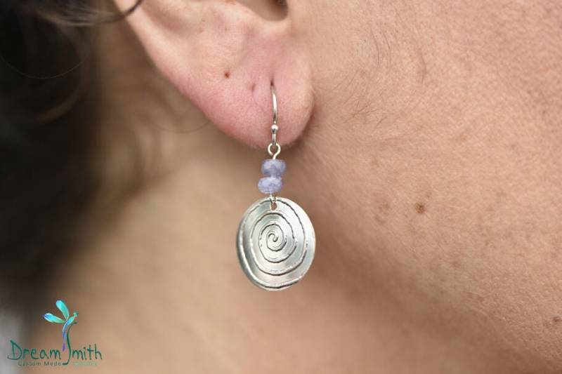 925 Silber Ohrringe Mit Spirale Motiv Und Tansanite Oder Perlen von DreamSmithJewelry