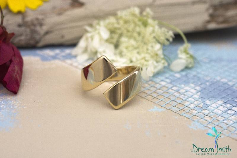 Gedrehter 14K Goldring von DreamSmithJewelry