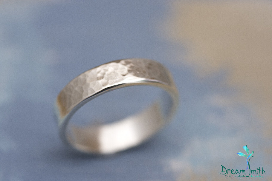 Gehämmert Sterling Silber Ring von DreamSmithJewelry