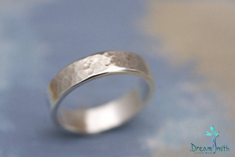 Gehämmert Sterling Silber Ring von DreamSmithJewelry