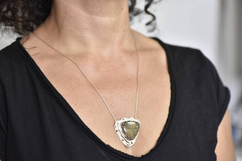 Kunstvoller Sterlingsilber-Anhänger Mit Grünem Jaspis-Edelstein Und 14K Gold Akzenten von DreamSmithJewelry