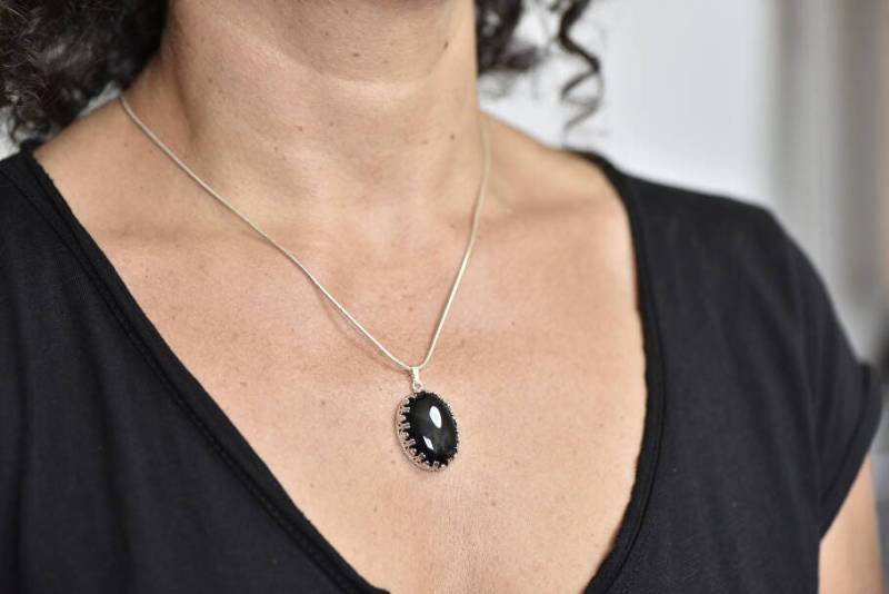 Verschnörkelte Sterling Halskette Mit Schwarzem Onyx Edelstein von DreamSmithJewelry