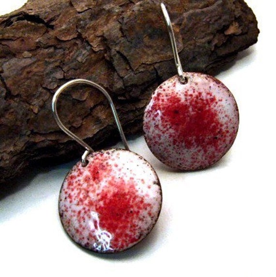 Emaille Ohrringe Red Hot Crimson Rot Und Weiß Handgemachte Kupfer An Sterling Silber Brisuren, Große Runde Baumelnde Scheiben von DreamSpiralArt