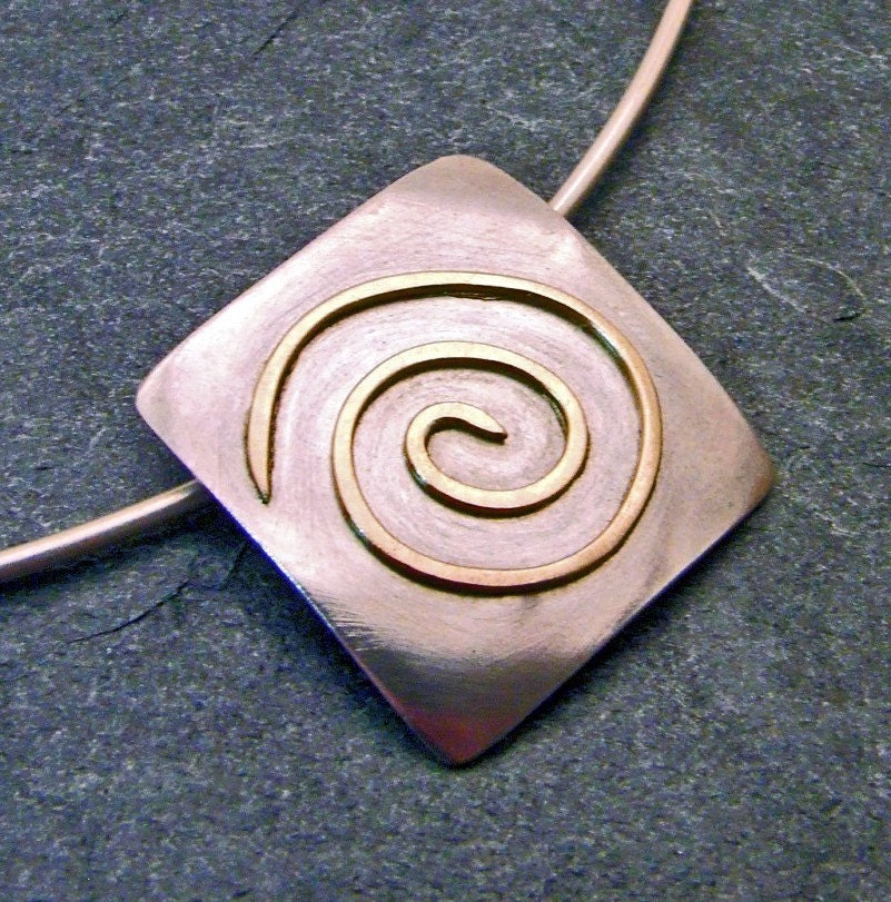 Göttin Spirale Halskette in 10 Karat Gold Und Sterling Silber - Metall Handwerker Schmuck von DreamSpiralArt