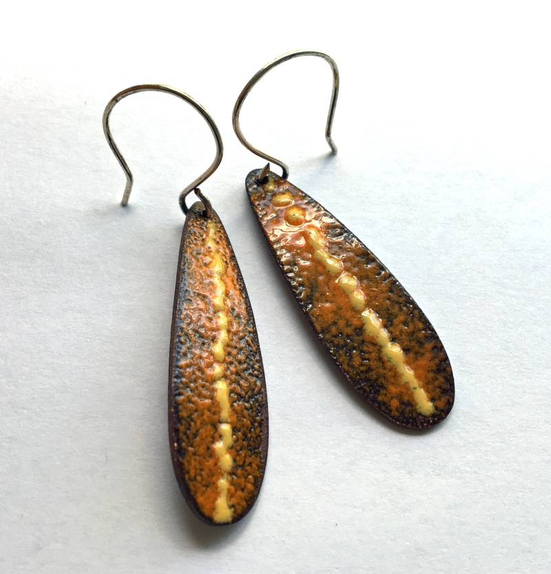 Herbst Teardrop Orange Und Gelb Emaille Ohrringe - Rustikale Kupfer Metall Handwerker Schmuck Auf Handgemachte Sterling Ohrwirte von DreamSpiralArt