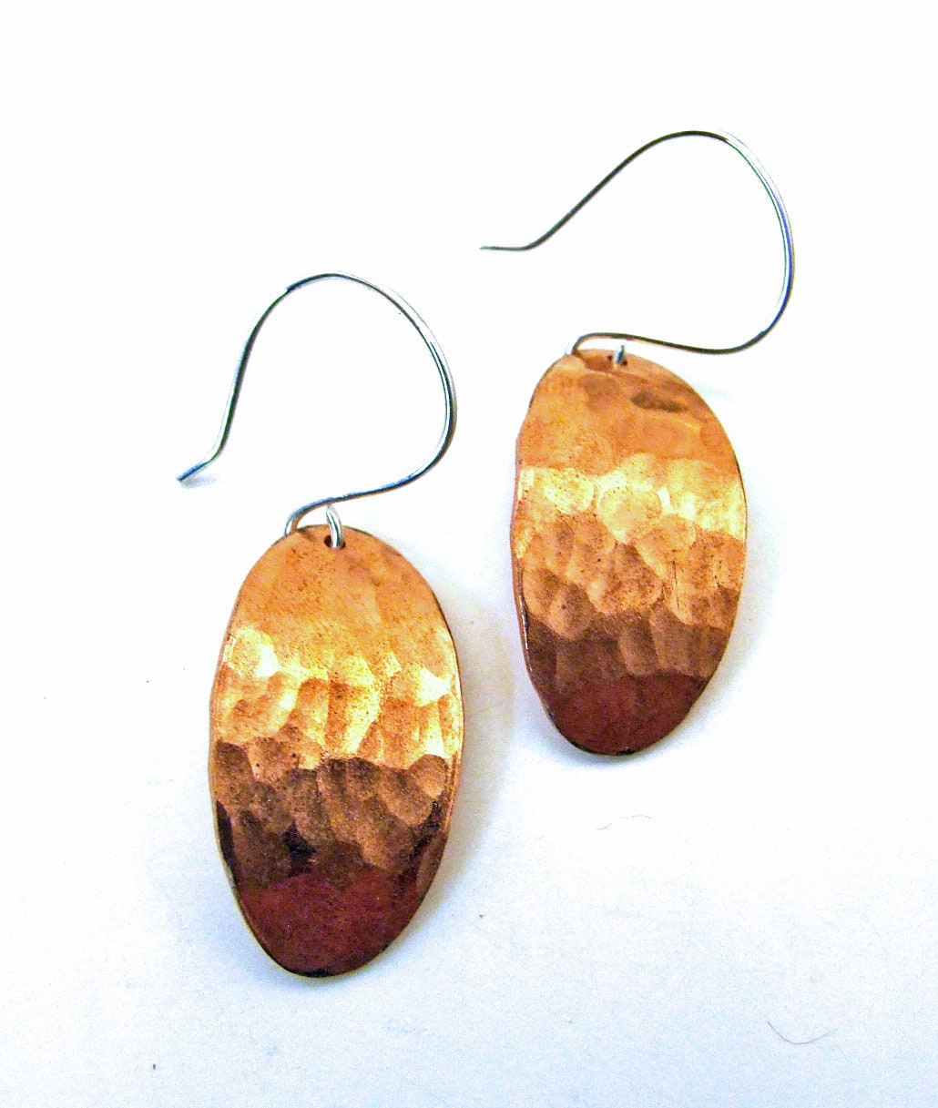 Kupfer Oval Gehämmert Metall Ohrringe An Sterling Silber Ohrhaken - Rustikaler Handgemachter Kupfer Handwerker Schmuck Geschenk Unter 40 Dollar von DreamSpiralArt