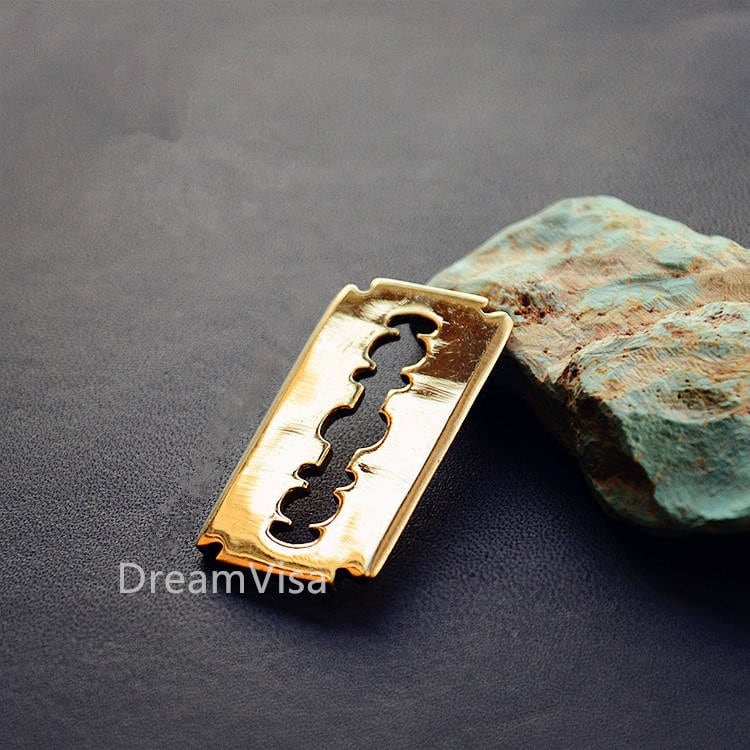 Handgemachte 42x22mm Die Rasierklinge Retro Anhänger Charm Für Schmuck Armband Halskette Charms Handgemachte 42x22mm Die Rasierklinge Retro Anhänger Charm Für Schmuck Armband Halskette Charms von DreamVisa
