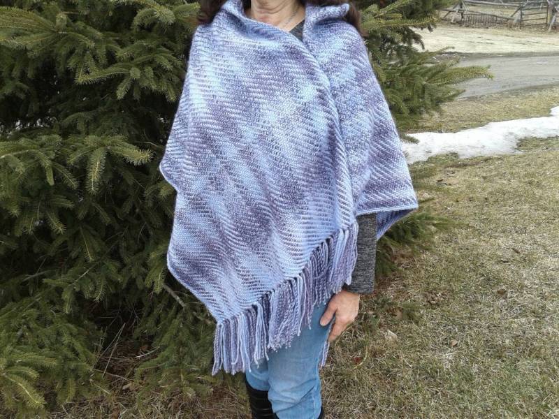 Schattierungen Von Lila Geschlossen Poncho von DreamWeaverHandmades