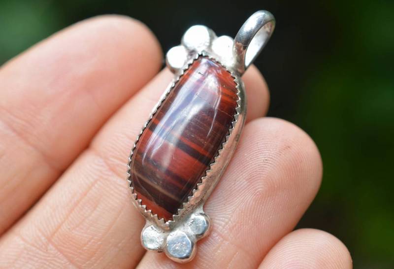 Handgefertigter Anhänger Aus Sterlingsilber Mit Einem Roten Jaspis Handgefertigter Anhänger Aus Sterlingsilber Mit Einem Roten Jaspis von DreamWeaverXo