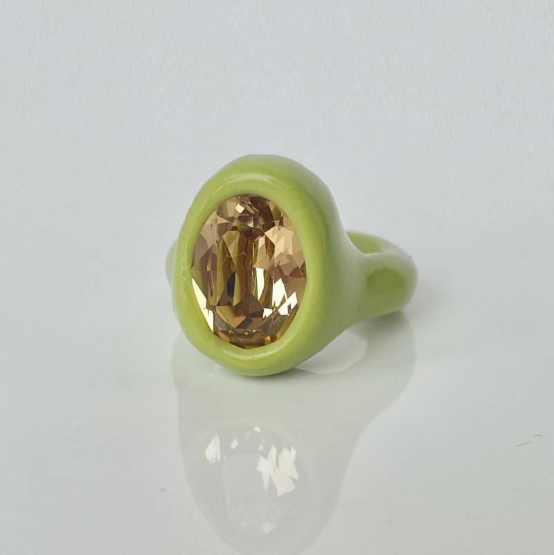 Handgefertigter, Handmodellierter, Handgearbeiteter Ring in Matcha-Grün Und Hellgelb von DreamersJewelryCo