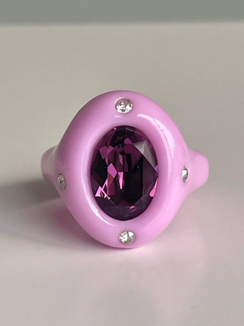 Mittelrosa Polymer Ring Mit Intensiv Lila Violettem Farbton Amethyst Kristall von DreamersJewelryCo