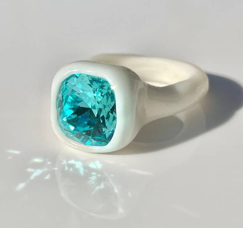 Türkis Blau Blauer Ton Ring in Weiß, Meerschaum Kristall von DreamersJewelryCo