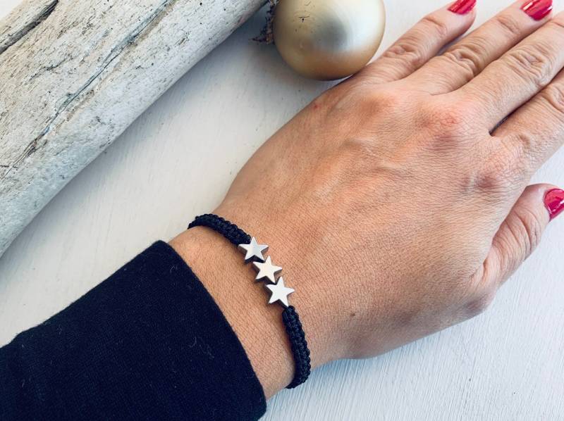 Armband Mit Sternen, Filigranes Makramee Armband, Geschenk Für Die Freundin, Viele Farben, Geschenkidee Frau von DreamfulKnots