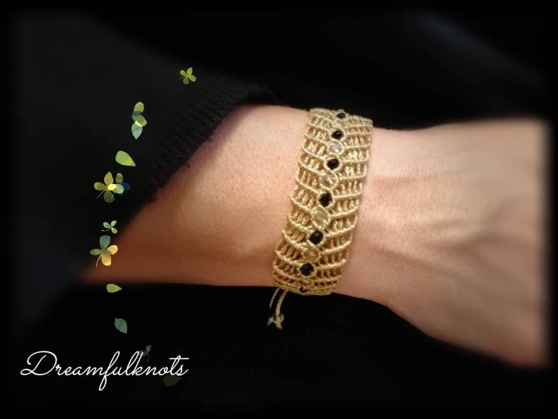 Macrame Bracelet Gold With Pearls, Herringbone Pattern, Jewelry Hypoallergenic, Fishbone Macrame, Gift Mrs. Christmas von DreamfulKnots