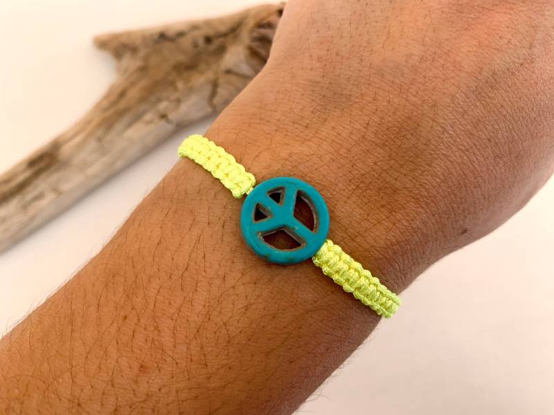 Peace Armband, in Neon Gelb Und Blau, Friedenszeichen, Makramee Handgemachter Schmuck von DreamfulKnots